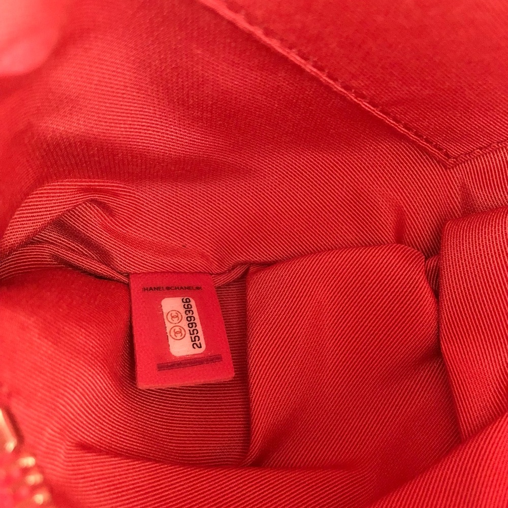 *SOLD* 💯Auth CHANEL 18S Calfskin Waist Fanny Pack - Picture 8 of 8